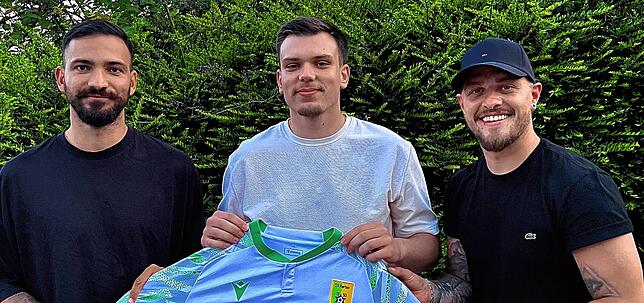 Zuversicht: Sportchef Justin Petretta (links) und Abwehrchef Julian Jäger freuen sich beim SV Herten unter anderem auf den jungen David ...