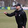 Kay Ruf, Trainer des SV Hinterzarten, feiert mit seiner Mannschaft einen 2:1-Erfolg gegen den SV Hölzlebruck.