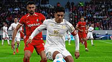 Duell ohne Sieger: Vincenzo Grifo (links) und der SC Freiburg kommen zuhause gegen den FSV Mainz 05 (Nadiem Amiri) nicht über ein 0:0 ...