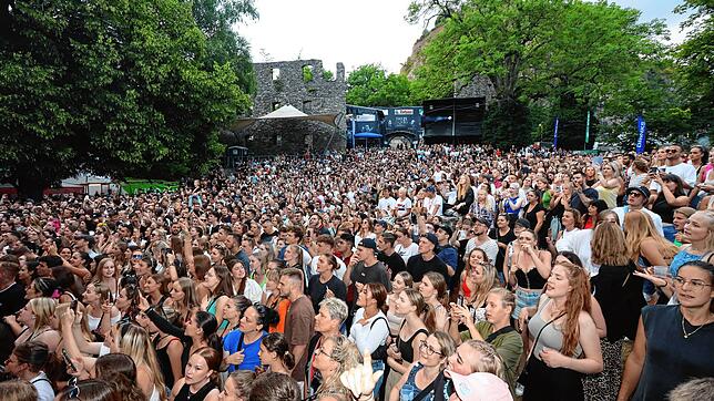 Bild 3: Die besten Bilder vom Bausa-Konzert auf dem Hohentwiel-Festival (Teil 1)