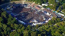 (Archivbild) Vor zehn Jahren schien die Welt noch in Ordnung: Bei &bdquo;Rock am See&ldquo; 2013 ist das Bodensee-Stadion gut gefüllt. ...