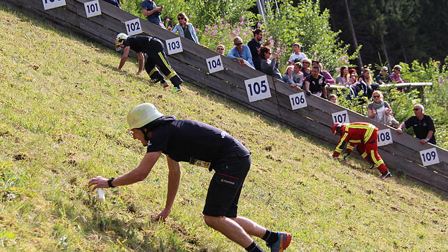 Zum spektakulären Red Bull 400 an der Hochfirstschanze in Neustadt werden am kommenden Samstag bis zu 1800 Athleten erwartet. Bei einem ...