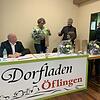 Blumen für den Vorstand: Aufsichtsratsvorsitzender Michael Thater dankte Daniela Klausmann, Birgit Kiefer und Katharina Hinneberger. ...