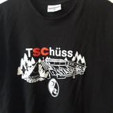 Anlässlich des Auszugs aus dem alten Stadion gibt es sogar ein T-Shirt.