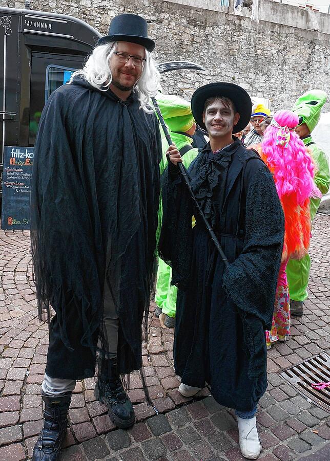 Makaber sind diese Narren unterwegs.