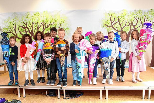 Elf Kinder sind in die Klasse 1 der Josef-Anton-Sickinger-Grundschule eingeschult worden. Gleichzeitig wurden zwei weitere Kinder aus ...