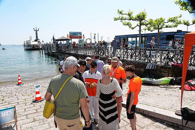 Bild 3: In der Nussschale durch den Konstanzer Trichter? Die Einbaum-Regatta lockt Besucher an (Teil 2)