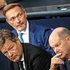 Ihre Bilanz ernüchternd bis desaströs, trotzdem wollen sie weitermachen: Robert Habeck (von links), Christian Lindner und Olaf Scholz.