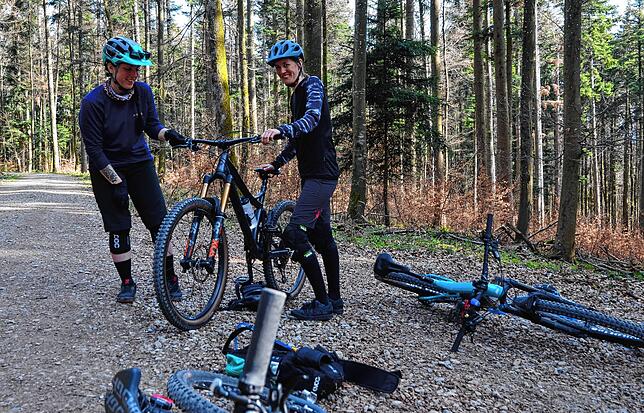 Theresa und Nina gefällt der Trail am Gehrenberg, vor allem weil der so lang ist.