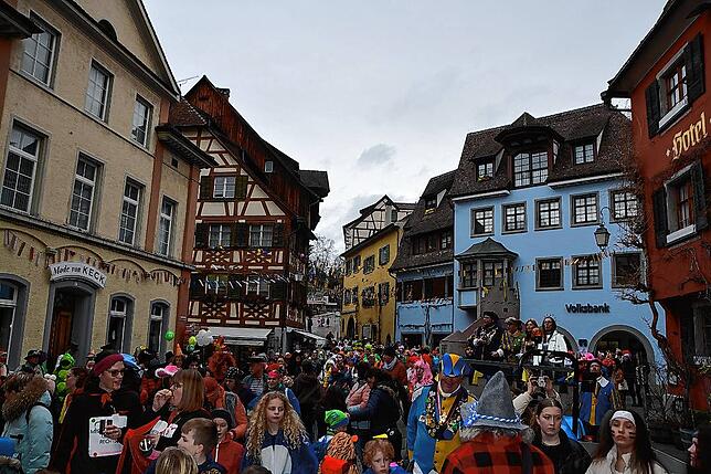 Bild 19: Nach der Schülerbefreiung kam der Sturm auf das Meersburger Rathaus