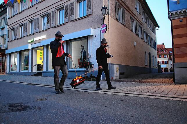 Bild 7: Eine besondere Stockacher Fasnacht 2021 geht zu Ende: Im kleinen Kreis wurde sie zu Grabe getragen