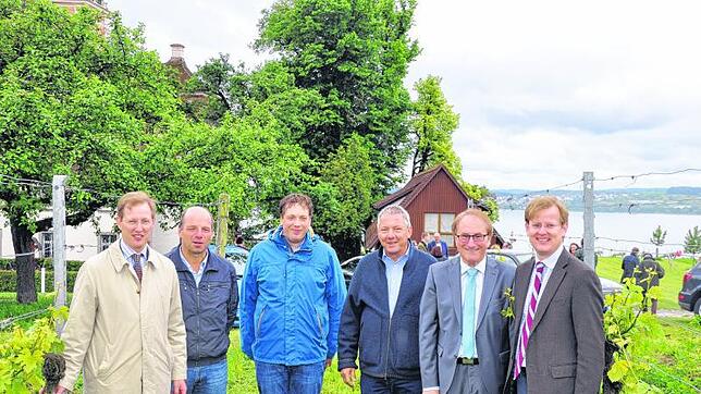 Bernhard Erbprinz von Baden, Landtagsabgeordneter Martin Hahn, Weinhändler Florian Riegel, Weinhändler Peter Riegel, Bürgermeister von ...