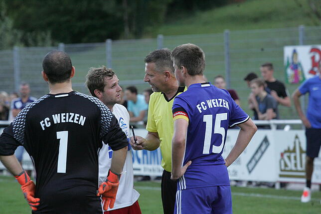 Bild 3: Spielabbruch beim FC Weizen