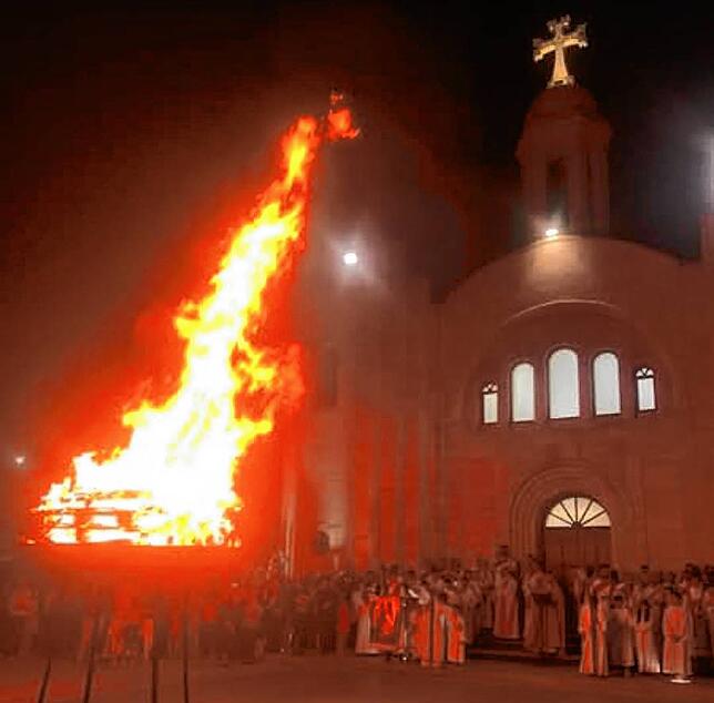 Zu Weihnachten entzünden die irakischen Christen vor ihren Kirchen traditionell ein Feuer.