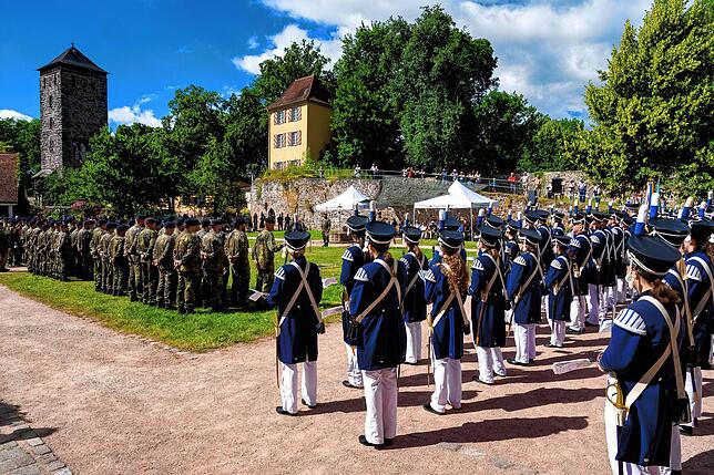 Bild 13: Die schönsten Impressionen von der Jubilumsparade der Pioniere durch die Innenstadt