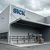 Die neue Sick-Fertigungshalle in Donaueschingen ist bereits in Betrieb. Als Teil des Produktionsnetzwerkes hilft sie, den Standort auf ...