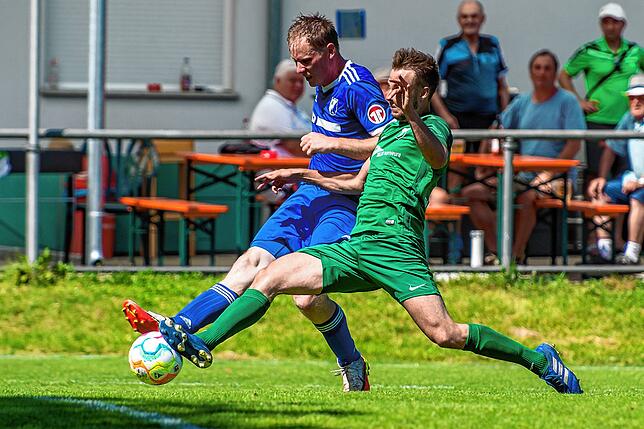 Bild 25: FC Weizen rettet sich durch das 2:1 beim SV Rheintal vor dem Direktabstieg &ndash; und wir haben Bilder!