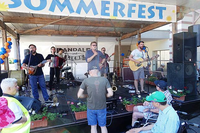 Bild 18: Der erste Tag des Sommerfestes des St. Josefhauses in Herten in Bildern