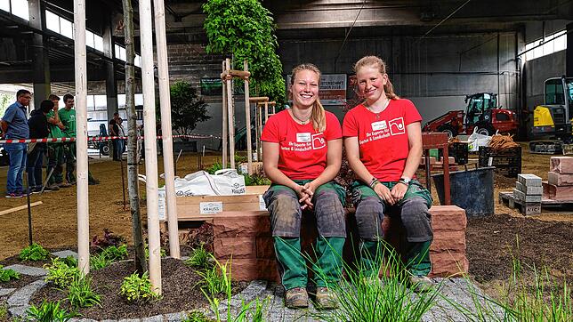Annika Hertz-Eichenrode und Katharina Marenghi sind die stolzen Siegerinnen.
