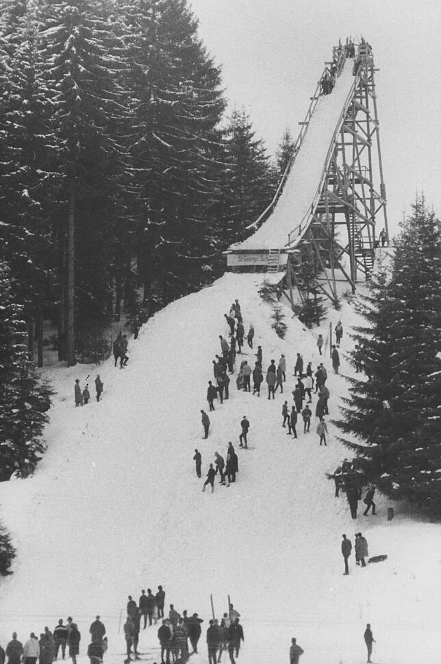 Der Blick nach oben: Die vierte St. Georgener Sprungschanze, auf der im Jahr 1972 der letzte Wettkampf stattgefunden hat. Sie hatte seit ...
