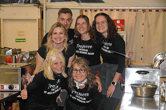 Wenn die Crew stimmt, dann macht die Arbeit in der Küche gleich doppelt so viel Spaß. Man sieht es ihnen an, sie kennen und verstehen sich.