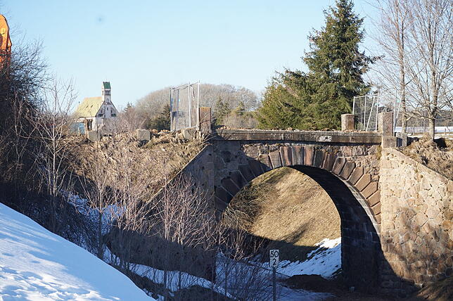 Die Gewölbebrücke Oberwiesenweg gehört nun der Vergangenheit an. Sie wurde mittlerweile abgerissen.