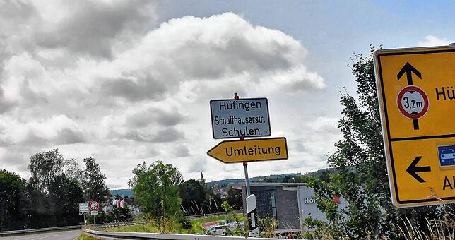 Von Donaueschingen kommend wird der Weg zu den Hüfinger Schulen und zur Schaffhauser Straße über den Zubringer Allmendshofen und über ...