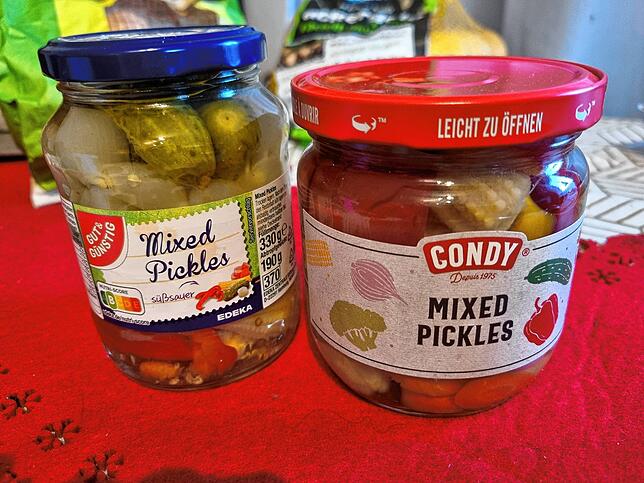 Das Glas preiswerte Mixed Pickles kostet in Deutschland 1,19 Euro, in der Schweiz 2,95 Franken.