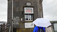 Regenschirm statt Sonnenhut – das ist die Bodensee-Mode Ende Juli. Folgerichtig zeigt der Pegel am Fuß der Imperia einen Höchstwert für ...