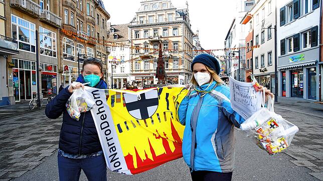 Die Mehrheit der organisierten Narren &ndash; hier stellvertretend Anja Fuchs von der Konstanzer Blätzlebuebe-Zunft (links) und Nina ...