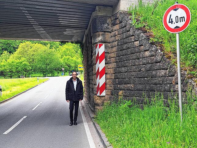 In der Bahnunterführung bei Neuhausen ist definitiv kein Platz für einen Radweg. Aus diesem Grund hat sich die Stadtverwaltung eine ...