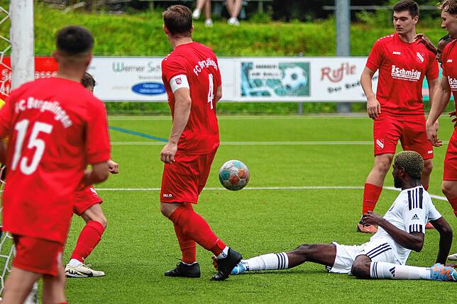Bild 13: Dem SV 08 Laufenburg II gelingt der Ausgleich zum  3:3 beim FC Bergalingen – und wir haben Bilder!