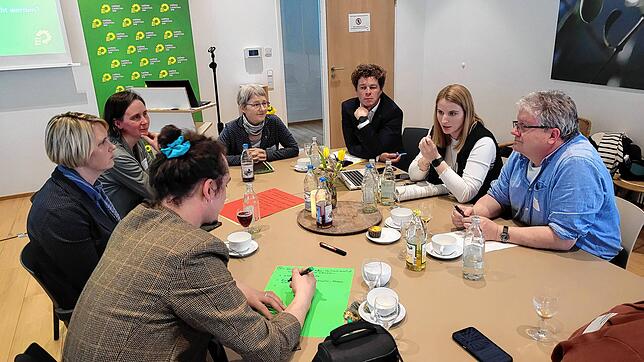 Bei der Zukunftswerkstatt Soziales diskutieren (von links) Erwin Köhler, Leonie Braun, Susanne Strauß, Stefanie Seemann, Stefan Basel, ...