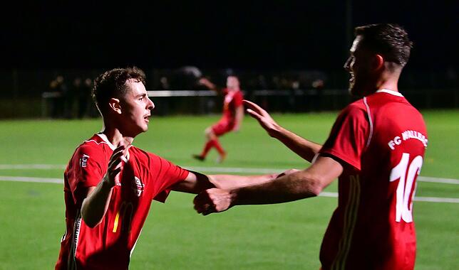 Bild 6: FC Wallbach feiert beim 3:1 gegen den FC Zell seinen ersten Heimsieg &ndash; und wir haben die Bilder!