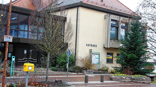 Das Rathaus von Mühlhausen-Ehingen und die Gemeinde stehen seit 1990 unter der Regie von Bürgermeister Hans-Peter Lehmann geleitet. Bei ...