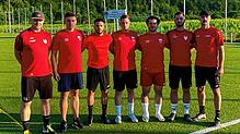 Neue Gesichter beim FC Tiengen 08: Co-Trainer Dimitri Maul (links) und Trainer Erkan Kanli (rechts) freuen sich mit dem Betreuer Lukas ...