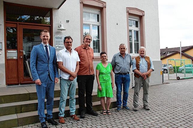 Bei der Verabschiedung der ausscheidenden Ortschaftsräte: (von links) OB Gröger, Gerhard Baumgärtner, Wolfgang Fiedler, Andrea Hiller, ...