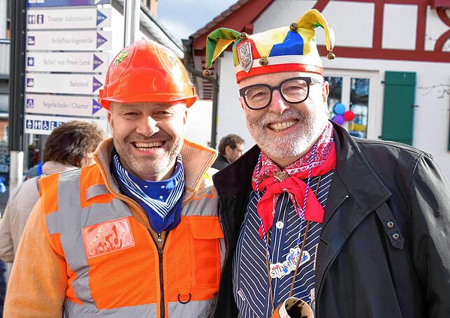 Matthias Weckbach, Bürgermeister von Bodman-Ludwigshafen, und der Stockacher Bürgermeister Rainer Stolz beim Umzug in Ludwigshafen.