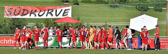 Bild 1: FC RW Weilheim rettet sich dank eines 11:2-Sieges gegen die Spvgg. Brennet-Öflingen &ndash; und wir haben Bilder!