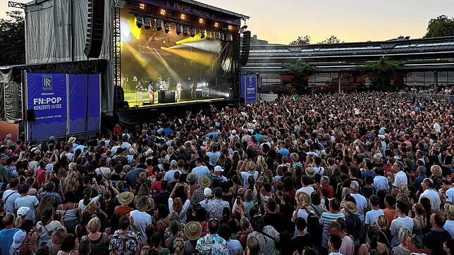 Bild 24: Alvaro Soler in Friedrichshafen: Konzert begeistert Besucher am Seeufer (Teil 2)