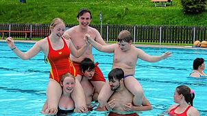 Spaß und Spannung im und am Wasser versprechen DLRG und Förderverein beim Schwimmbadfest. Foto: Cornelia Liebwein