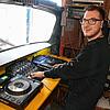Sein Arbeitsplatz ist hinterm Mischpult. Im Jugendhaus in St. Georgen hat Niklas Kuntz erste Erfahrungen als DJ gesammelt.