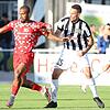 Fabio Liserra (rechts), hieri m Zweikampf mit Justin Seven vom 1. FSV Mainz 05 II, trägt auch kommende Saison das Trikot des FC 08 ...
