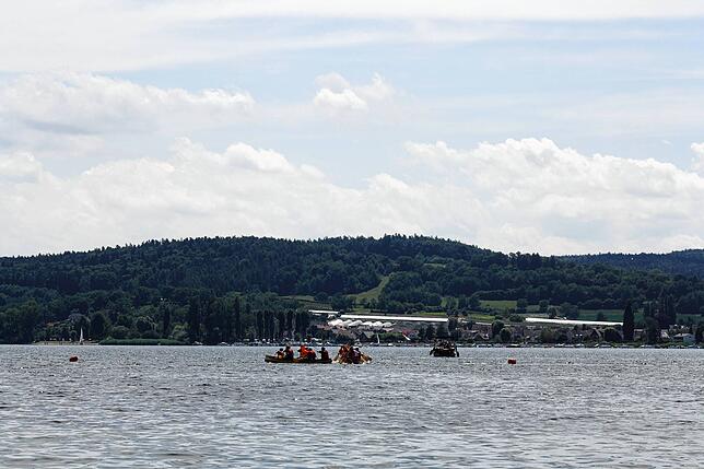 Bild 31: Radolfzell: Rein ins Boot und gleich ins Wasser: Das Großkanadierrennen 2025 in Bildern