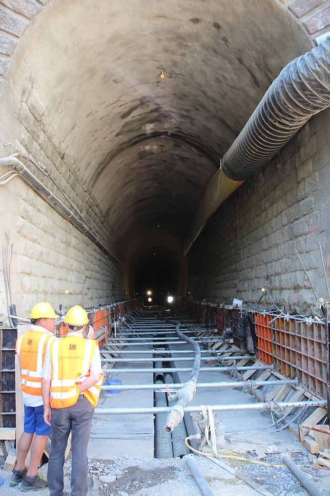 Die Arbeiten am Dögginger Tunnel sind fast abgeschlossen: Rund 70 Zentimeter tiefer werden die Gleise bald liegen.