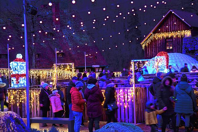 Bild 27: Jetzt ist die Weihnachtszauberei voll im Gang: Bilder vom besucherstärksten Tag in Triberg