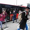 Mal schnell mit dem Bus fahren: Das kostet in Konstanz immer gleich viel, auch wenn es nur zwei Haltstellen sind. Dies könnte sich ändern.