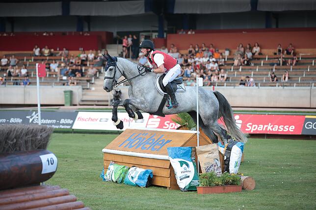 Der Publikumsliebling Michael Jung: Der dreifache Olympiasieger geht in Donaueschingen in beiden Wettbewerben an den Start. Während er ...