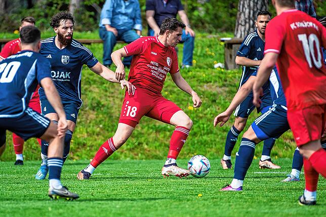 Bild 8: FC Schlüchttal gewinnt Spitzenspiel gegen SV Blau-Weiß Murg mit 2:1 &ndash; und wir haben Bilder!