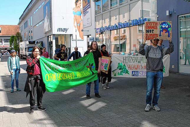 „Hotzenwald statt Highway to hell“ war das Motto der Fridays for future Ortsgruppe Bad Säckingen bei ihrer Teilnahme am globalen ...